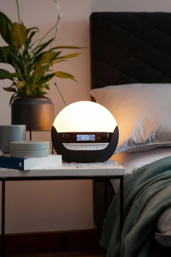 Lumie Bodyclock Luxe 750DAB - Wake-up light - USB/DAB+/Bluetooth - Antraciet Lumie Bodyclock Luxe 750DAB - Wake-up Light - USB/DAB+/Bluetooth - Antraciet -Beurer store 550x825 19